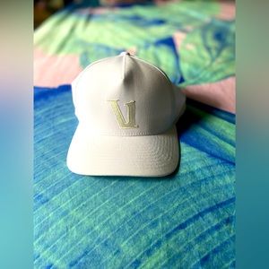Vuori White NWOT Magnitude Hat
